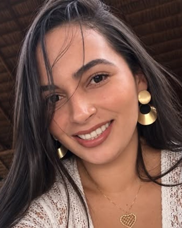 Dra. Mércia Portela, cirurgiã-dentista responsável pela clínica Odontologia e Saúde